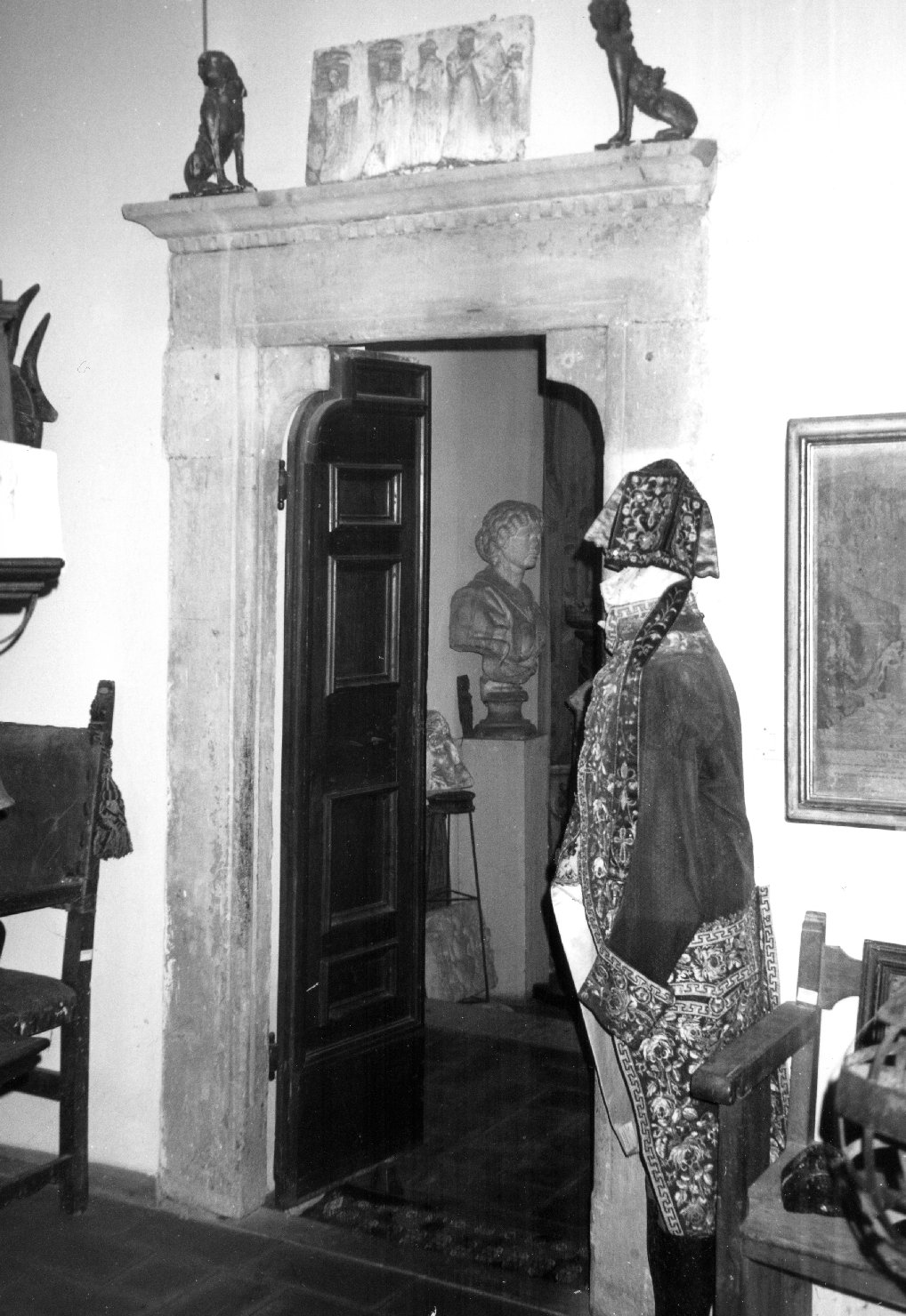 portale architravato - ambito toscano (sec. XIV)