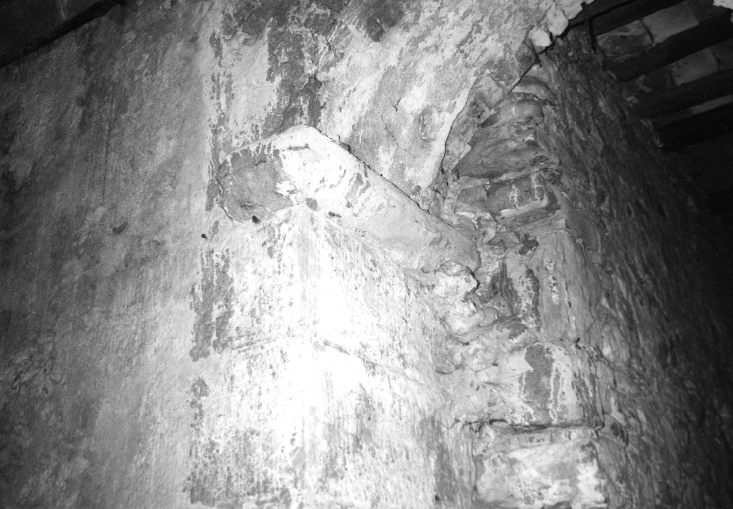 semicapitello - bottega toscana (sec. XVI)