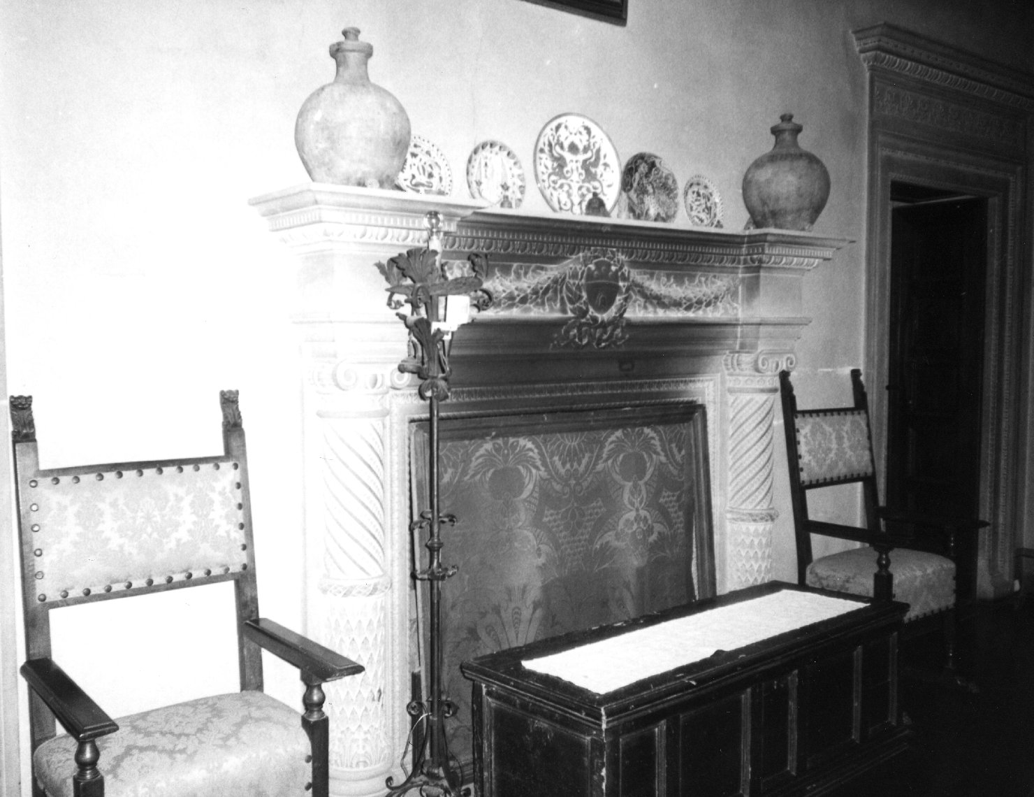 caminetto - bottega toscana (primo quarto sec. XX, sec. XX)