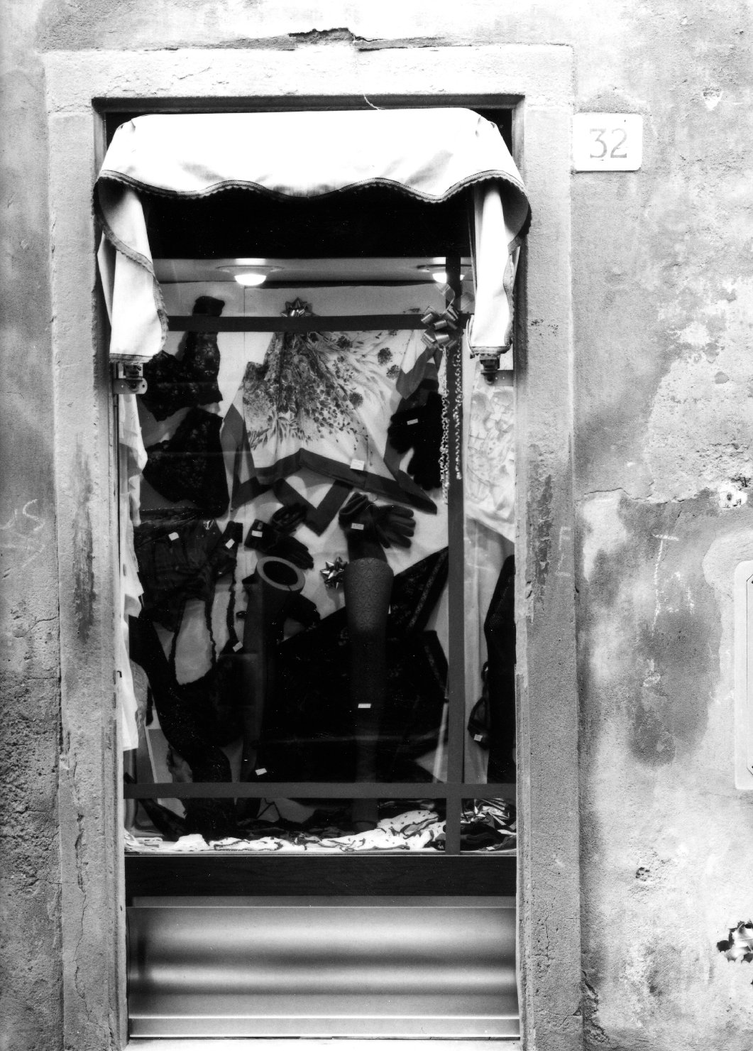 portale architravato - bottega toscana (sec. XX)