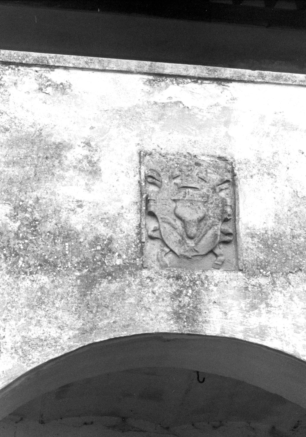 Convento di Santa Fiora, stemma (rilievo, opera isolata) - bottega aretina (sec. XV)