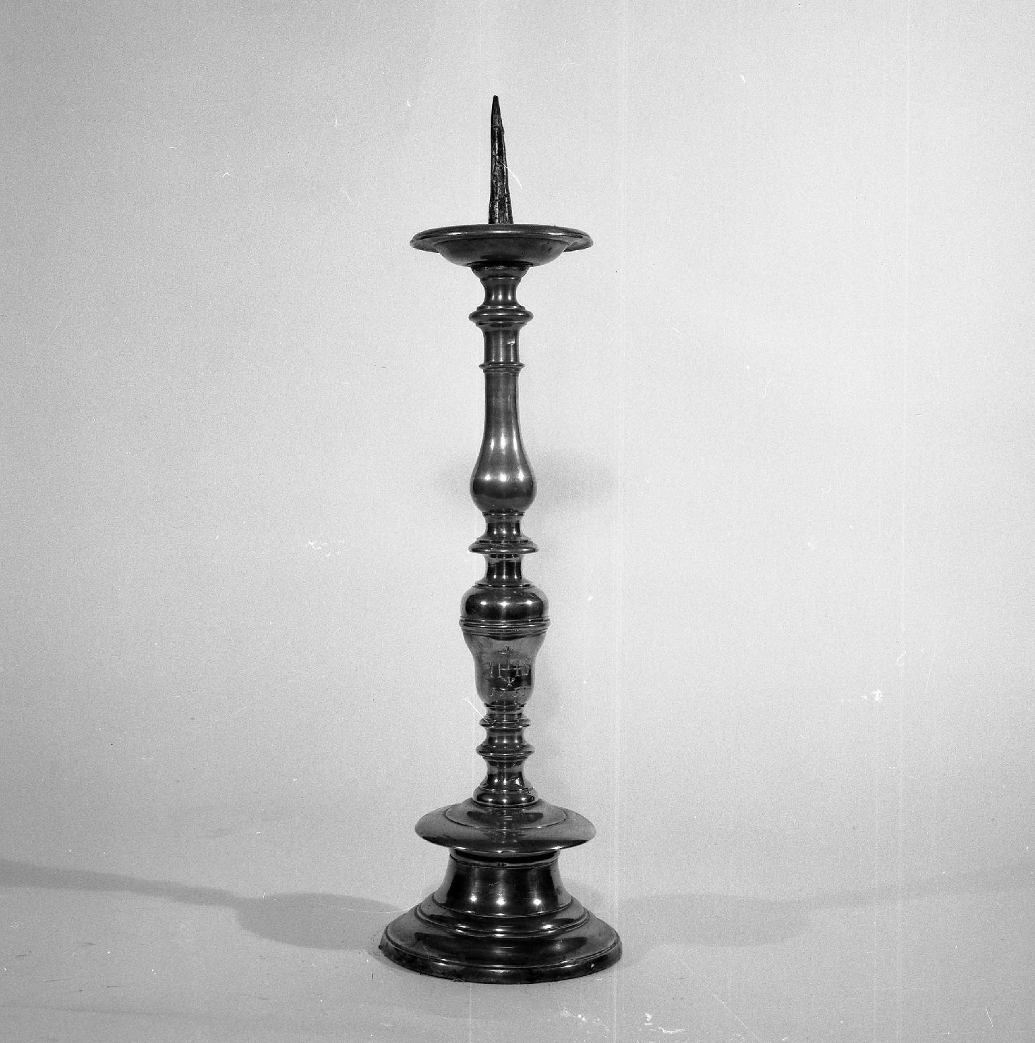 candeliere d'altare, serie - bottega aretina (metà sec. XVIII)