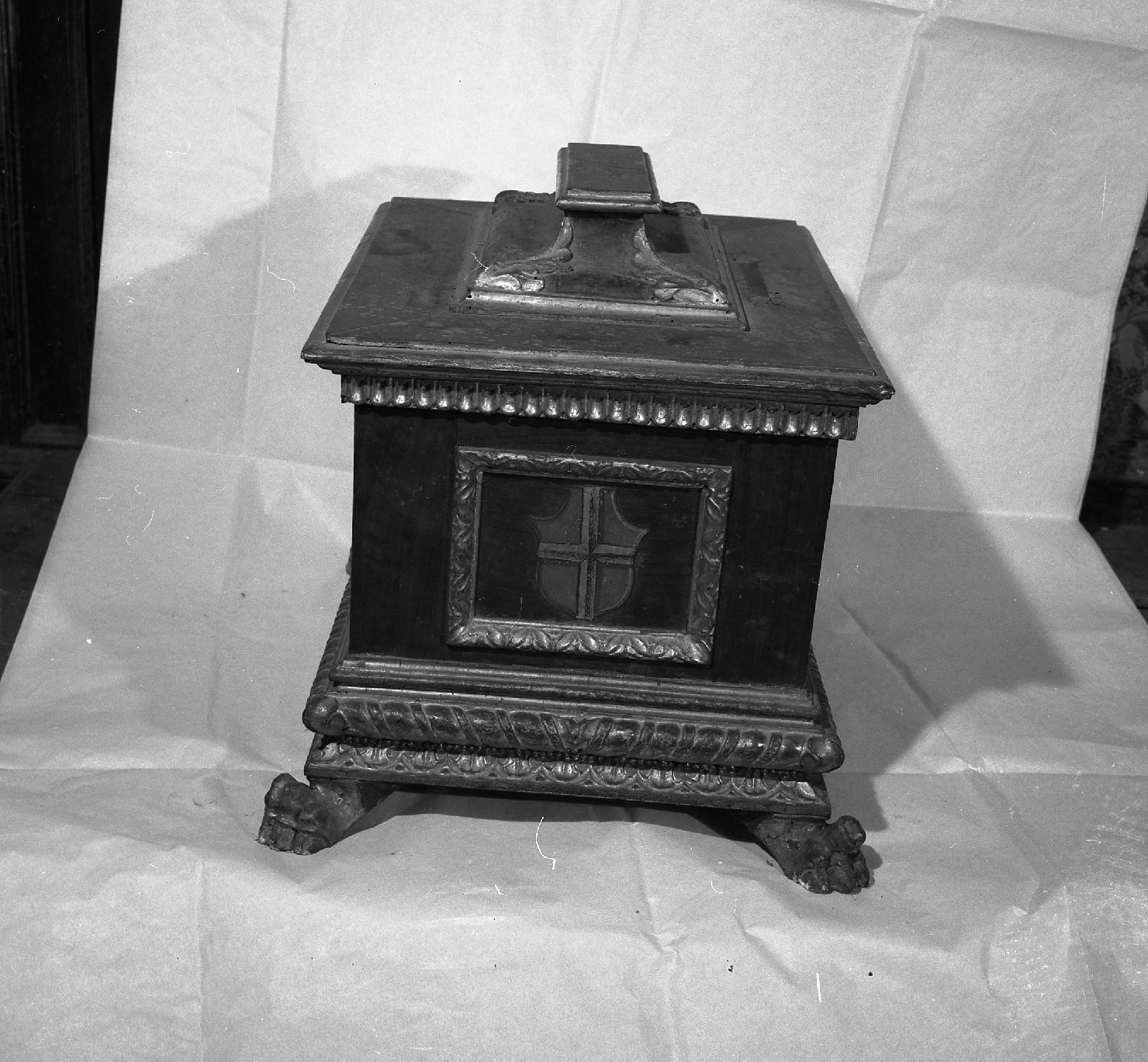 reliquiario a teca - a urna - manifattura toscana (seconda metà sec. XVI)