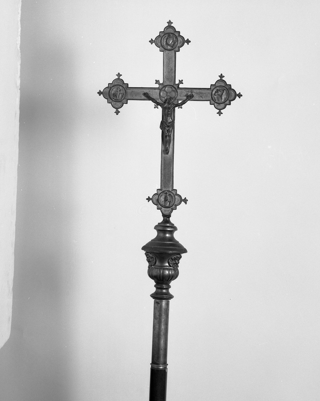 croce processionale - produzione toscana (prima metà sec. XX)