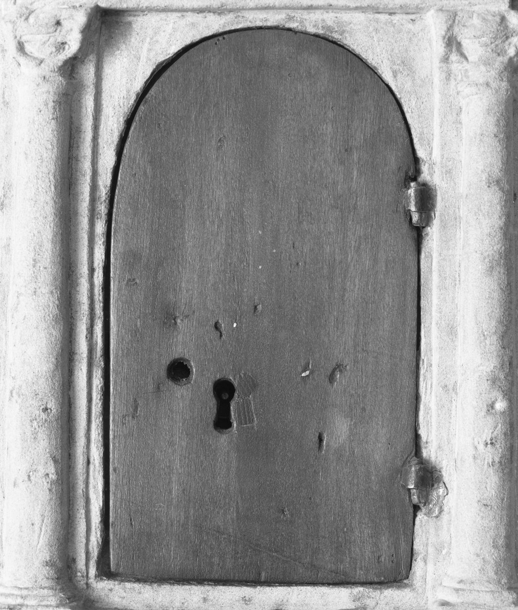 anta di armadietto per oli santi - produzione toscana (sec. XVIII)