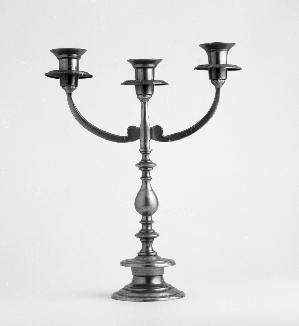 candelabro - a tre bracci, serie - produzione toscana (seconda metà sec. XIX)