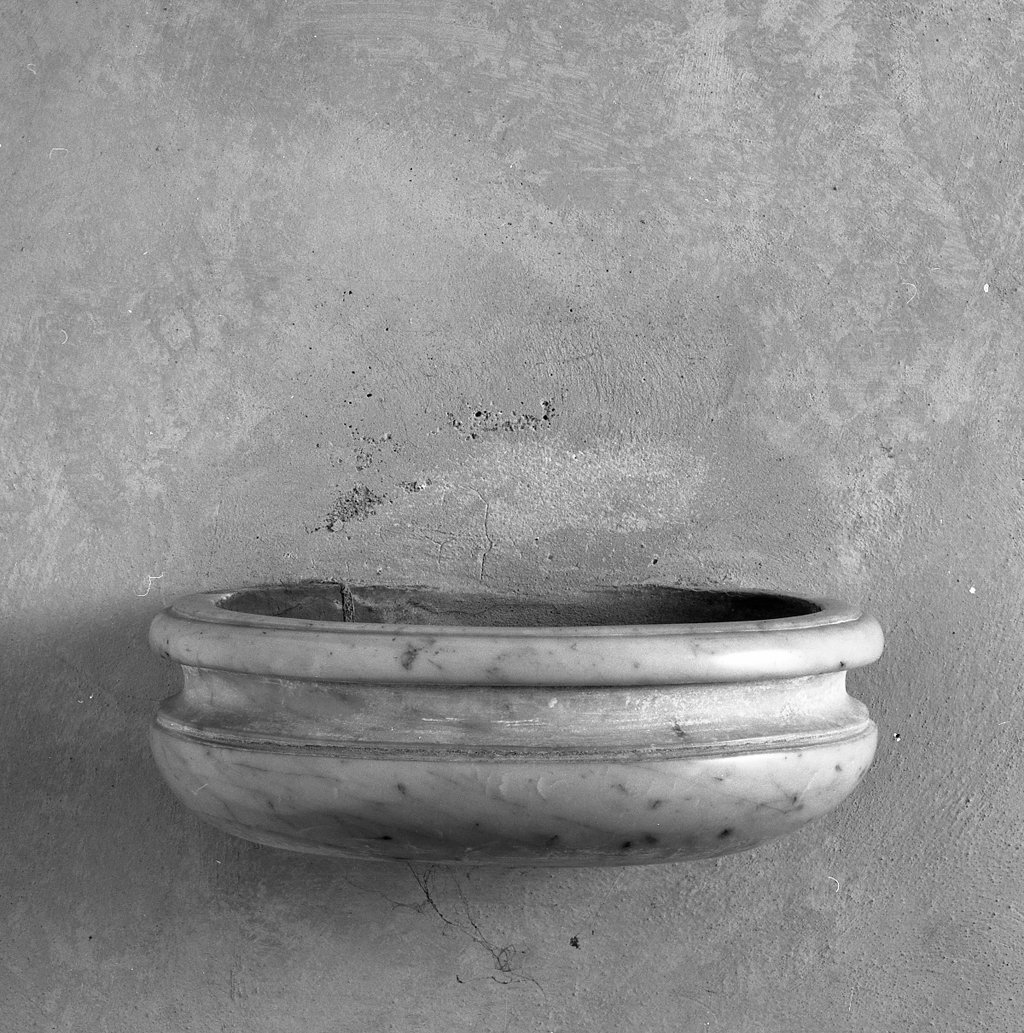 acquasantiera da parete, serie - produzione toscana (ultimo quarto sec. XIX)