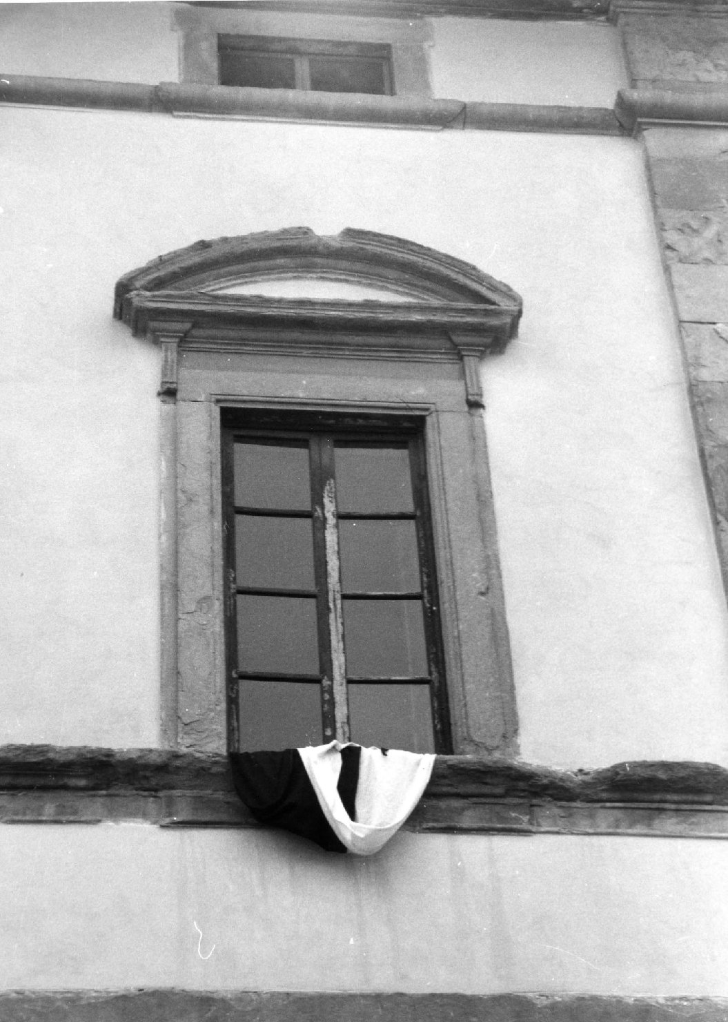 finestra, serie - bottega toscana (inizio sec. XVII)