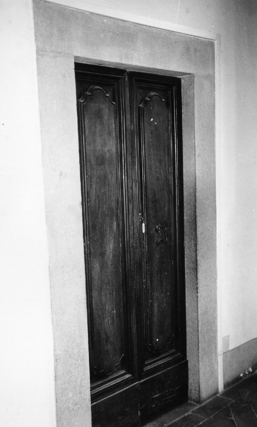 porta - a due battenti, serie - bottega toscana (fine/inizio secc. XVII/ XVIII)