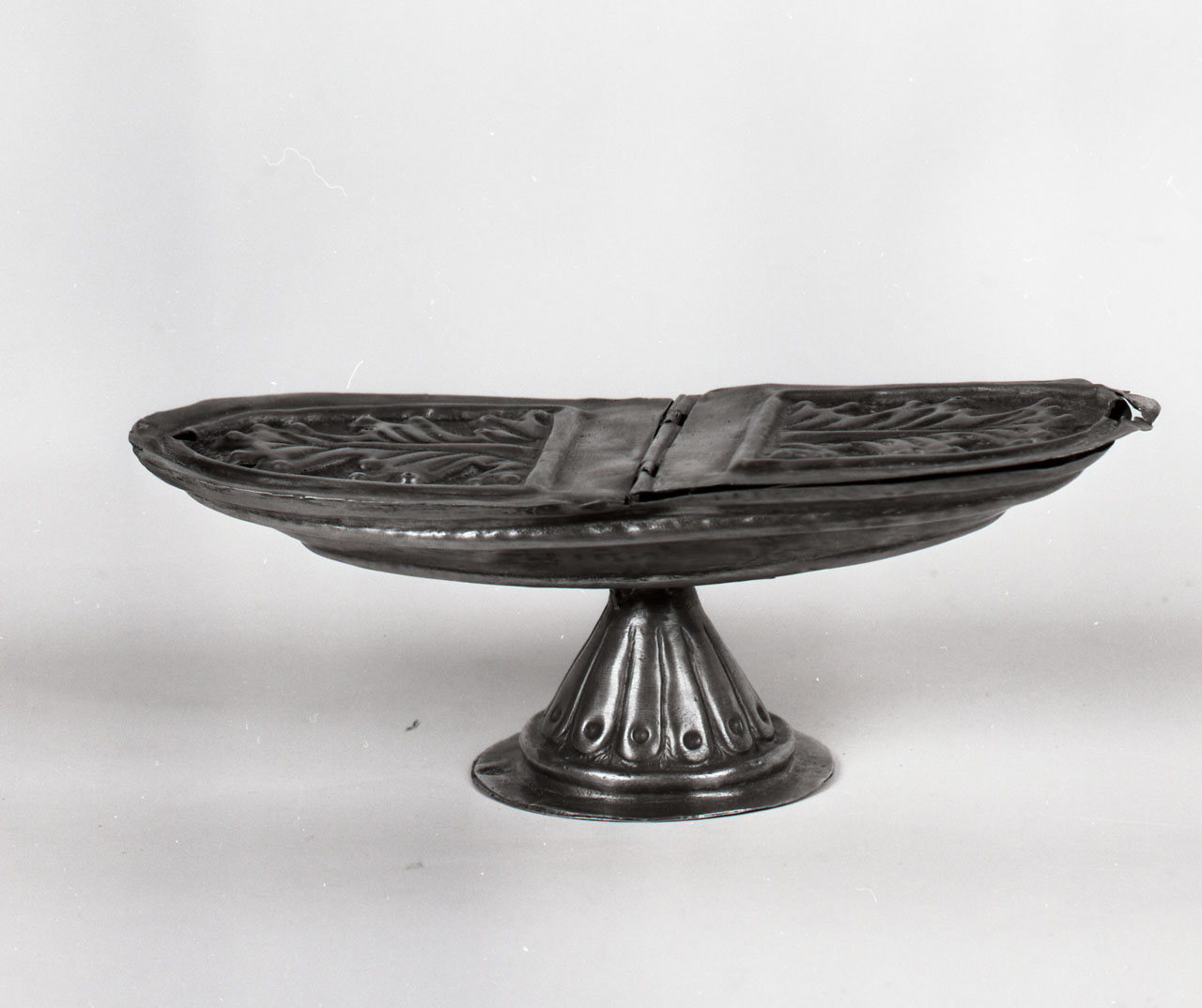 navicella portaincenso - bottega toscana (prima metà sec. XVI)