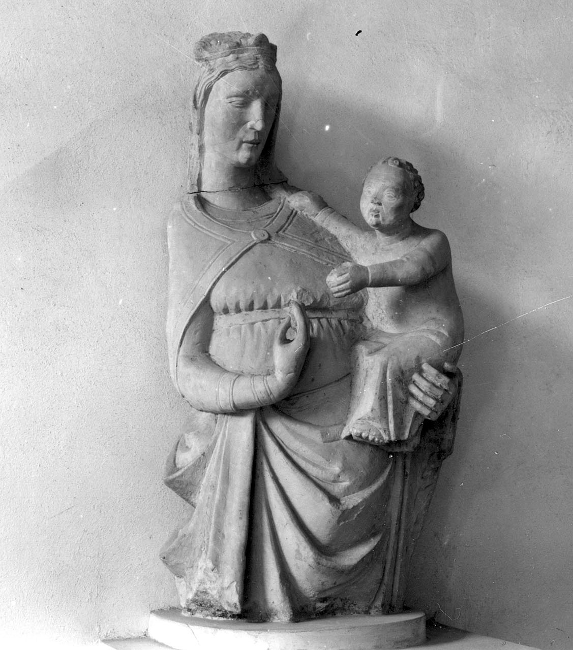 Madonna col Bambino, Madonna col Bambino (scultura, opera isolata) di Maestro del San Michele - ambito aretino (secondo quarto sec. XIV)