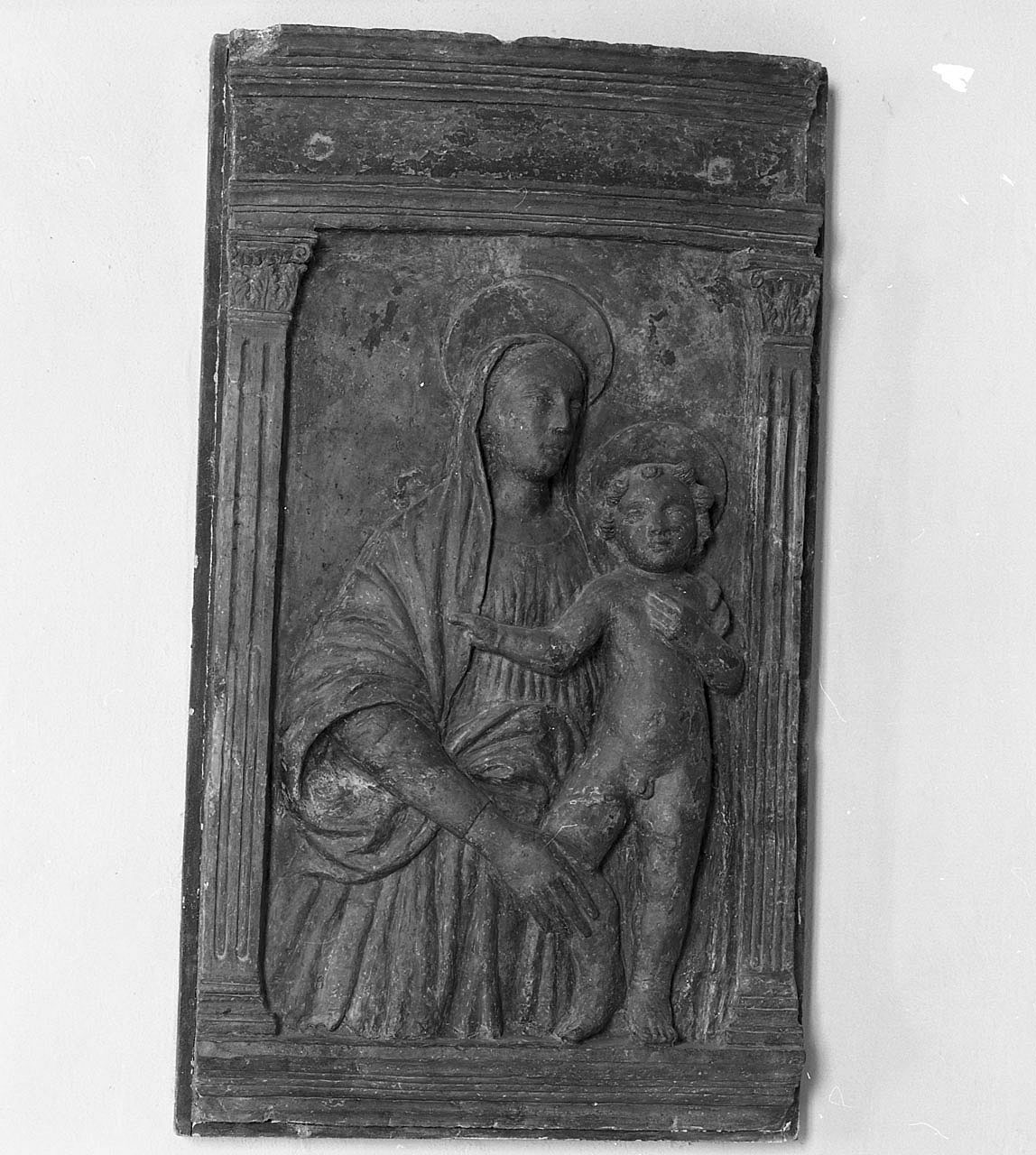 Madonna con Bambino (rilievo, opera isolata) - ambito toscano (seconda metà sec. XV)