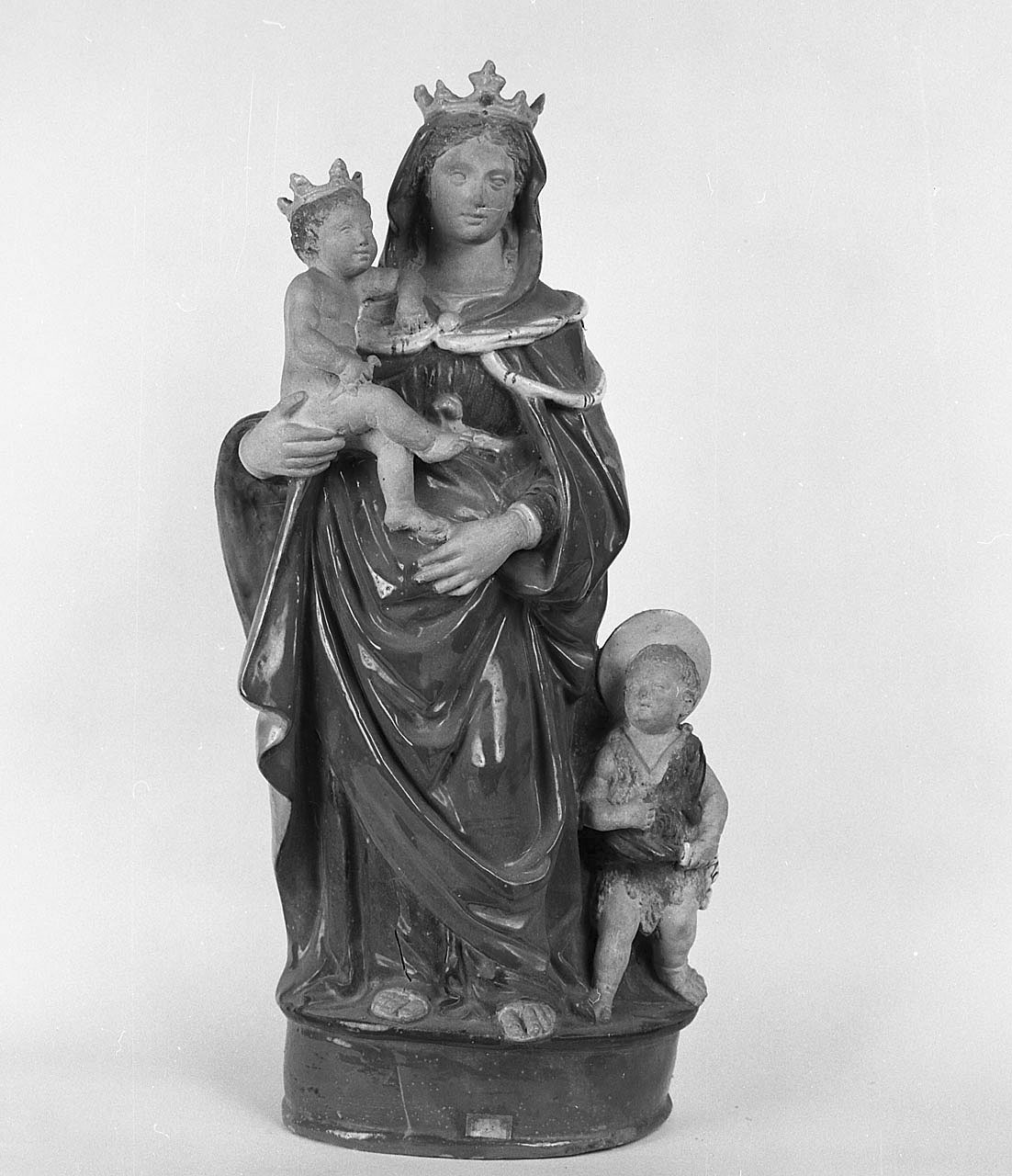 Madonna con Bambino e San Giovannino (scultura, opera isolata) - bottega robbiana (sec. XVI)