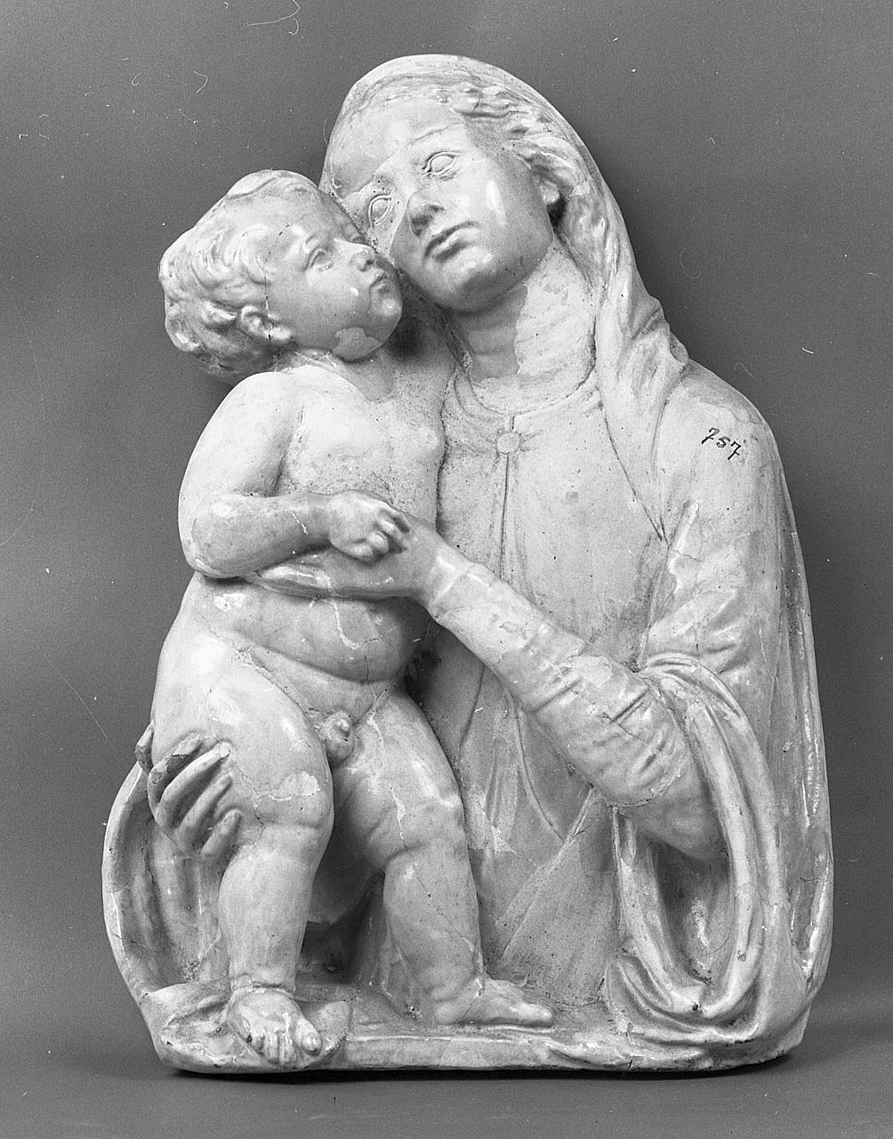 Madonna con Bambino (rilievo, opera isolata) di Della Robbia Andrea (bottega) (fine sec. XV)