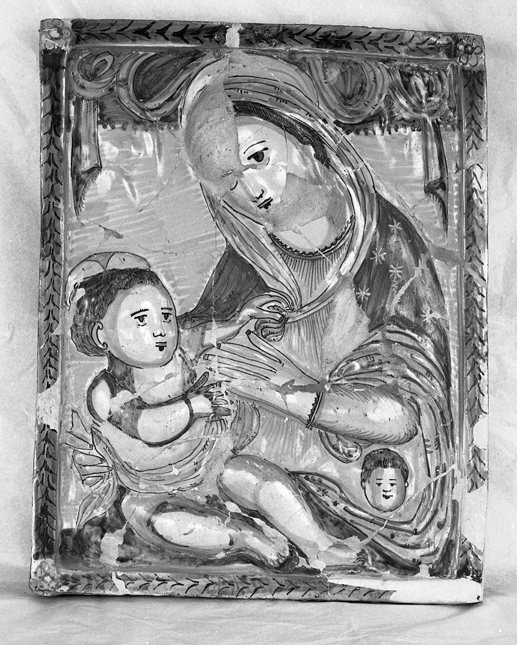 Madonna con Bambino (rilievo, opera isolata) - bottega robbiana (sec. XVI)
