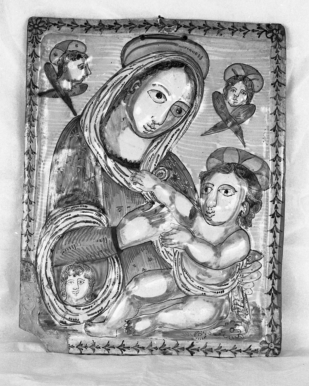 Madonna con Bambino e angeli (rilievo, opera isolata) - bottega robbiana (sec. XVI)