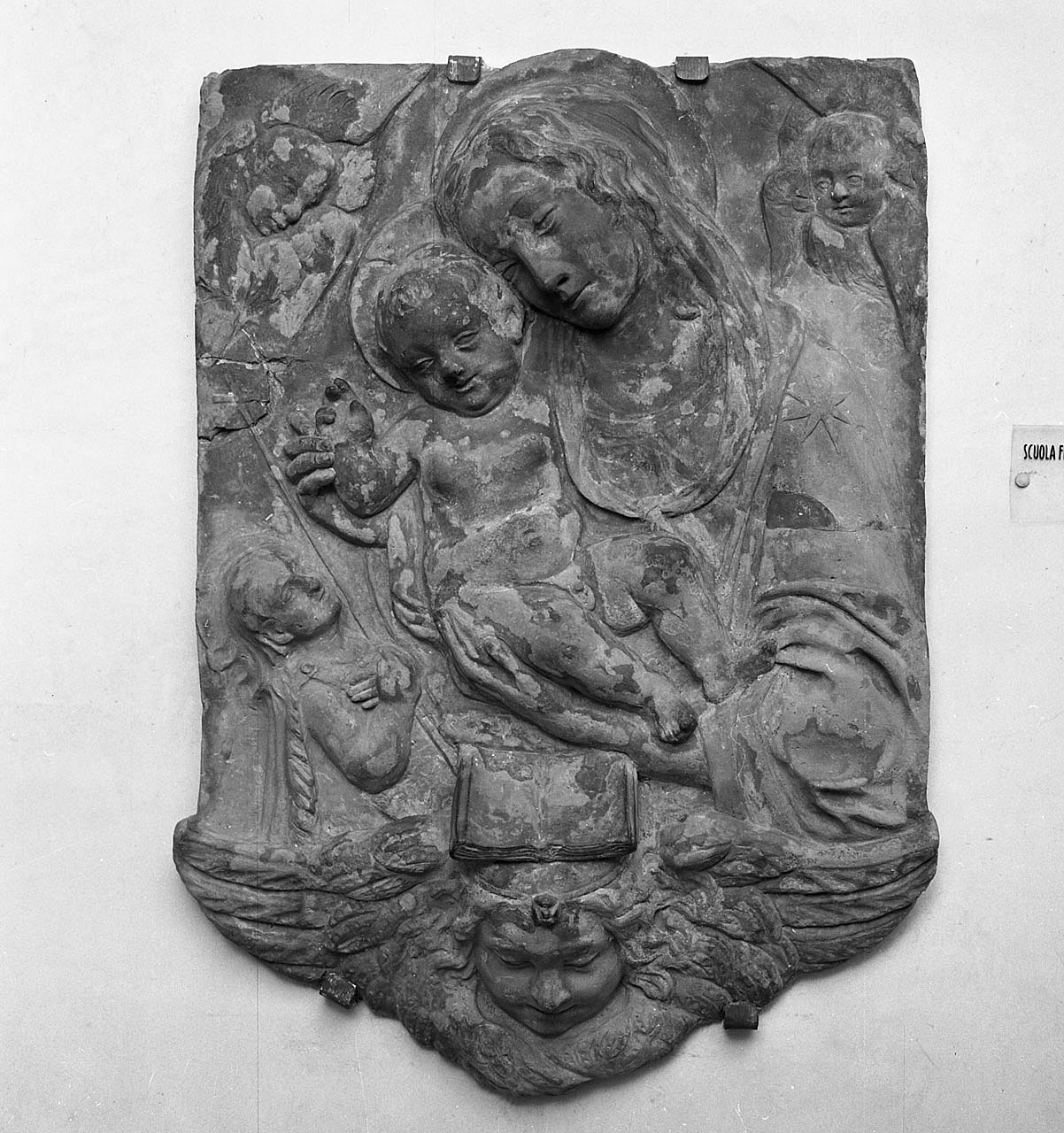 Madonna con Bambino e San Giovannino (rilievo, opera isolata) - ambito toscano (seconda metà sec. XV)
