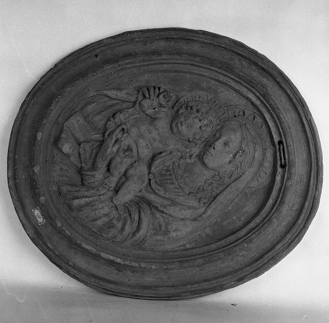 Madonna con Bambino (rilievo, opera isolata) - ambito toscano (sec. XVIII)