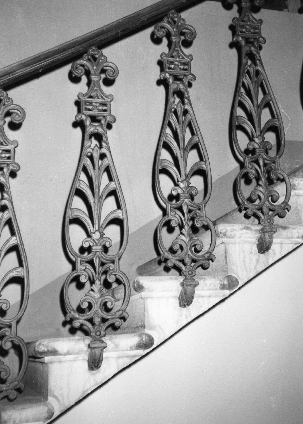 ringhiera, serie - bottega toscana (fine/inizio secc. XIX/ XX)