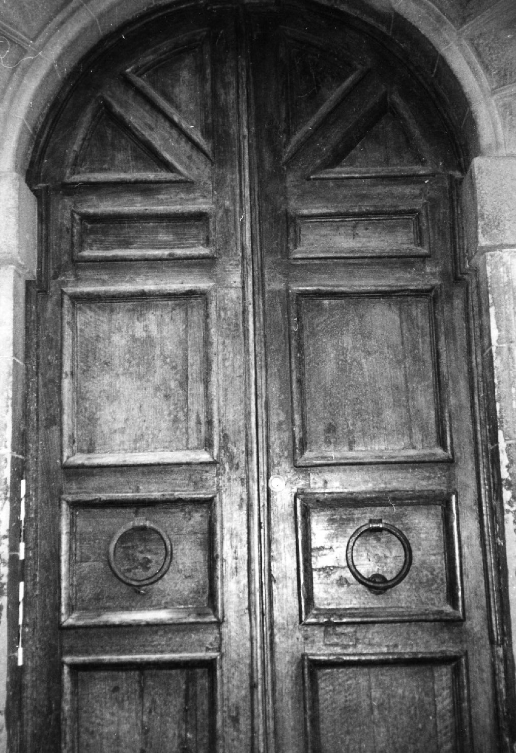 portone - a due battenti - bottega aretina (fine/inizio secc. XVIII/ XIX)