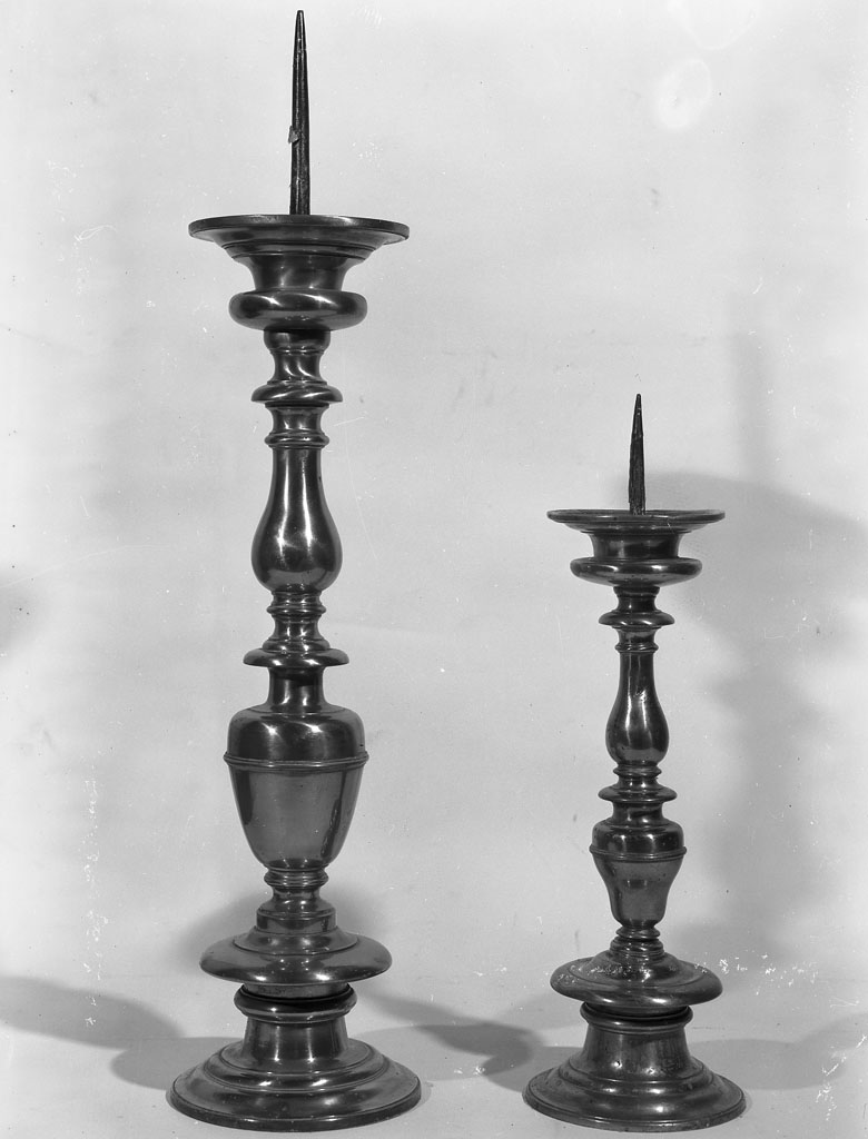 candeliere d'altare, serie - bottega toscana (sec. XVII)