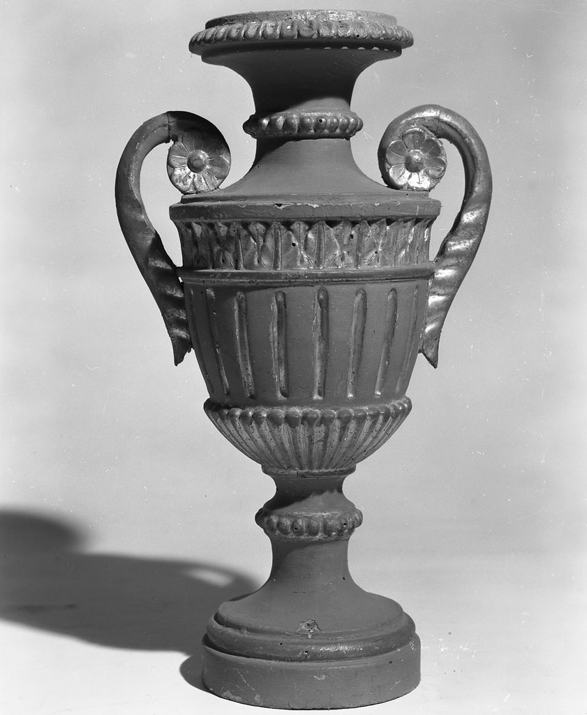 vaso d'altare con composizione floreale, serie - bottega toscana (prima metà sec. XIX)
