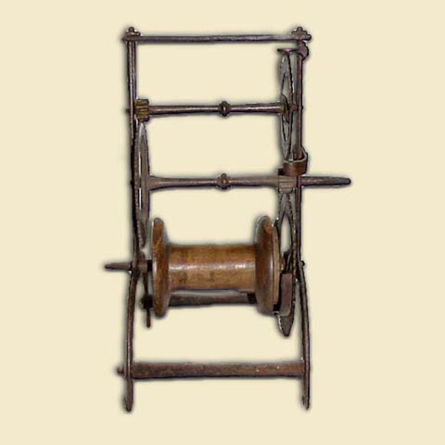 appoggio per spiedo da girarrosto - bottega italiana (secc. XIX/ XX)