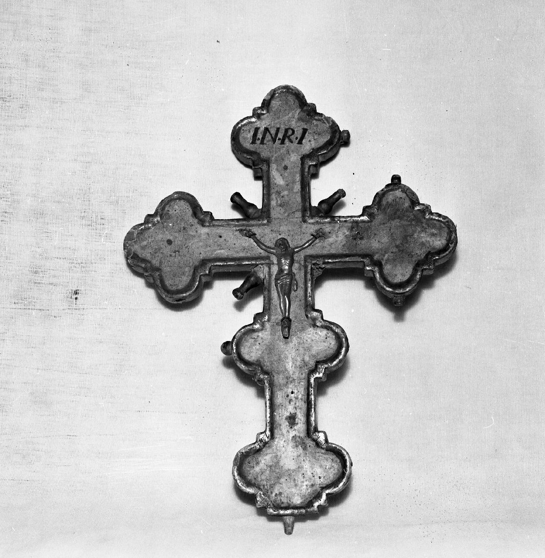 croce processionale, opera isolata - bottega italiana (fine/inizio secc. XVII/ XVIII)