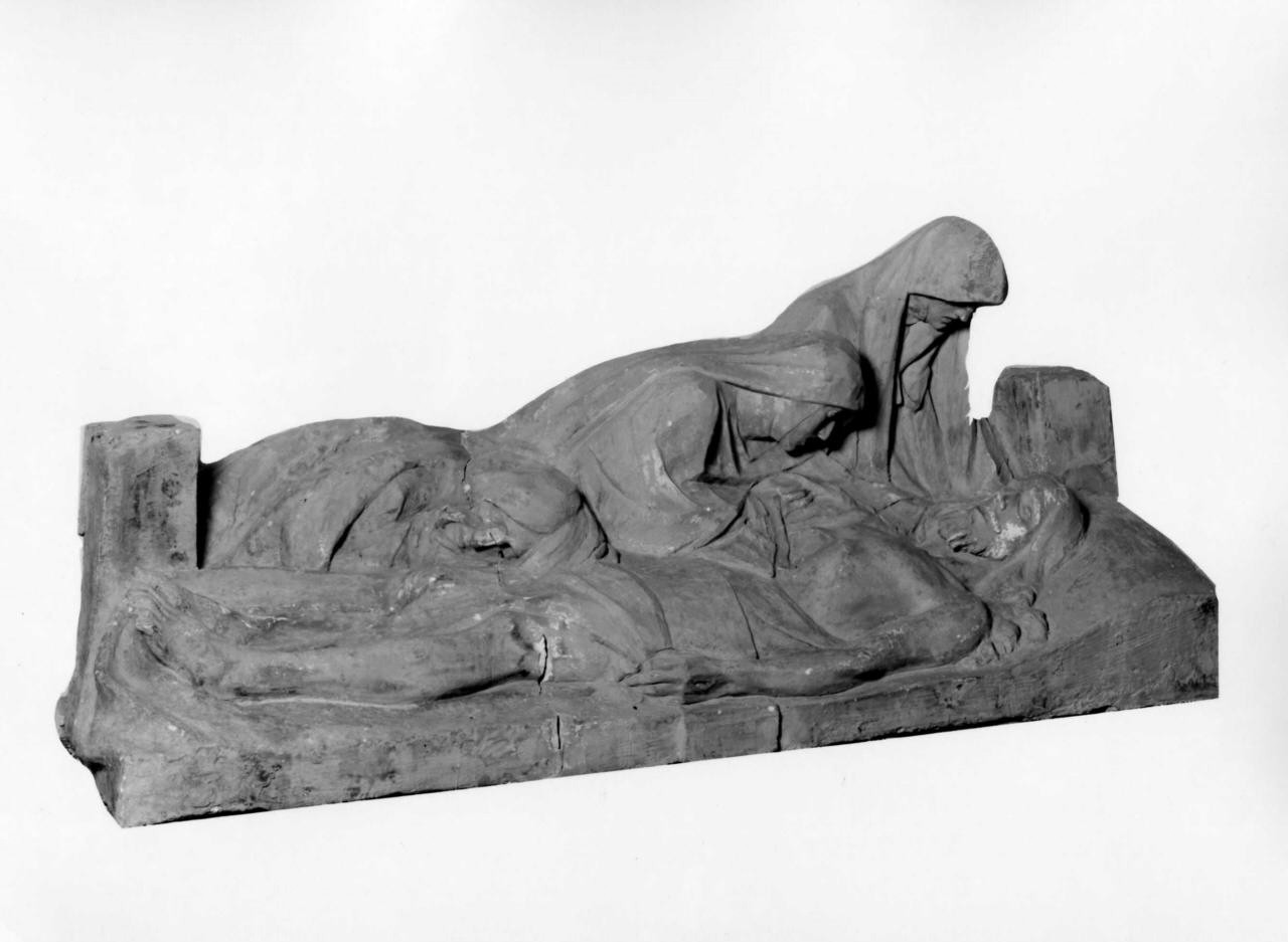 compianto sul Cristo morto (gruppo scultoreo) di Garella Antonio (fine/inizio secc. XIX/ XX)