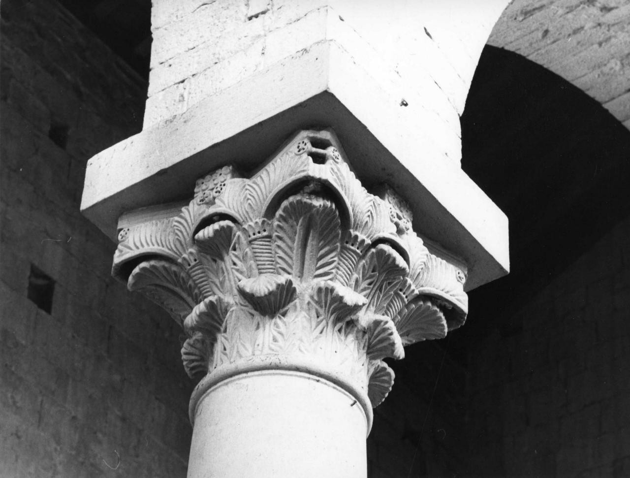 capitello di colonna, serie di Gruamonte (attribuito) (seconda metà sec. XII)