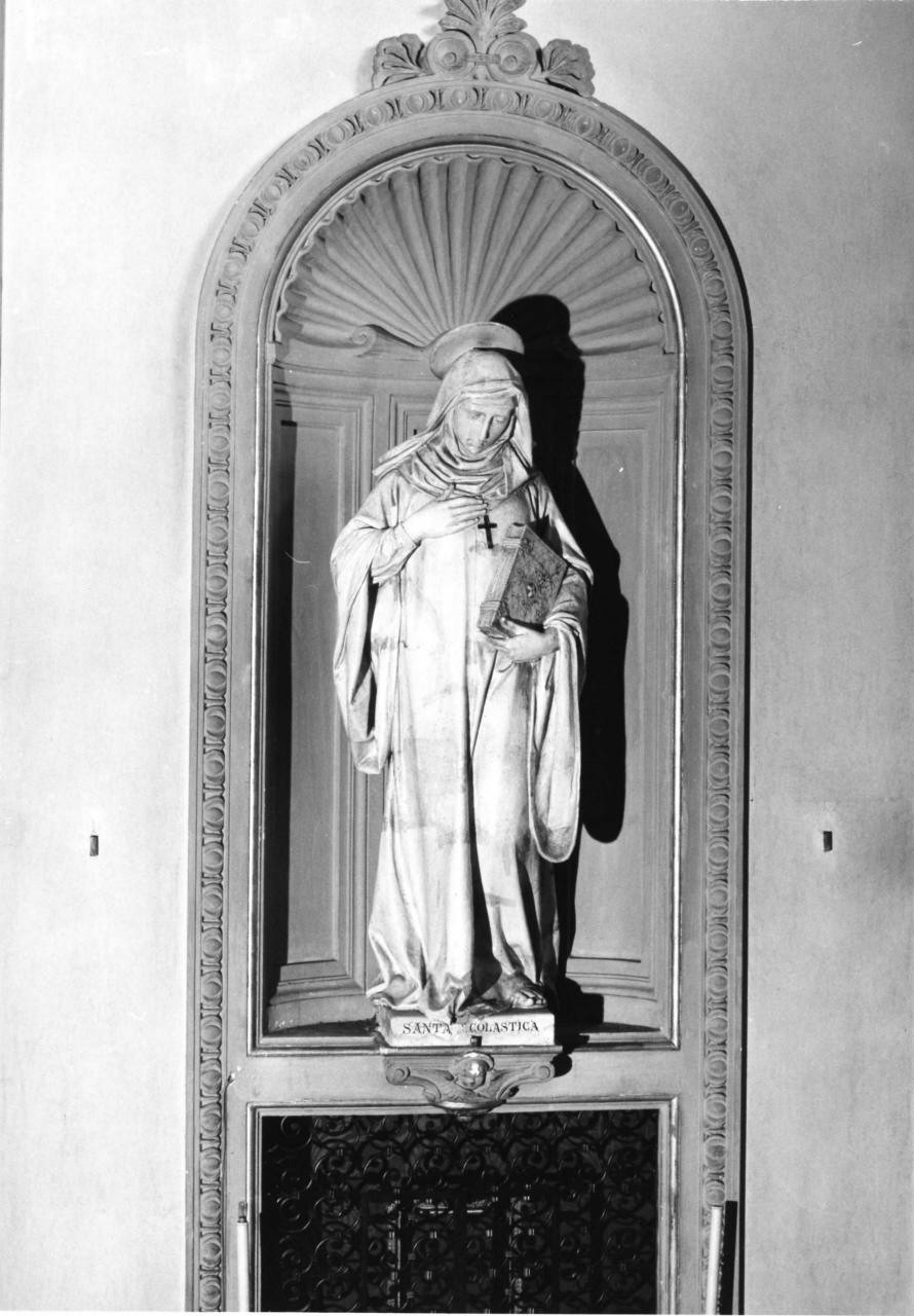 Santa Scolastica (scultura) di Arcangeli P (sec. XIX)