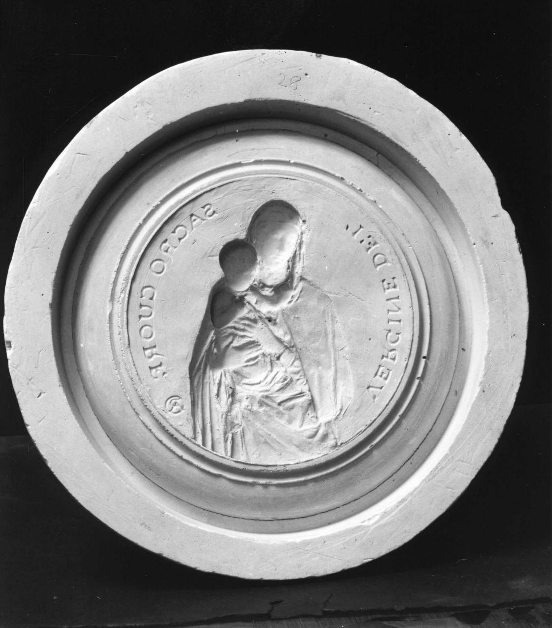 Madonna con Bambino (rilievo) di Passaglia Augusto (primo quarto sec. XX)