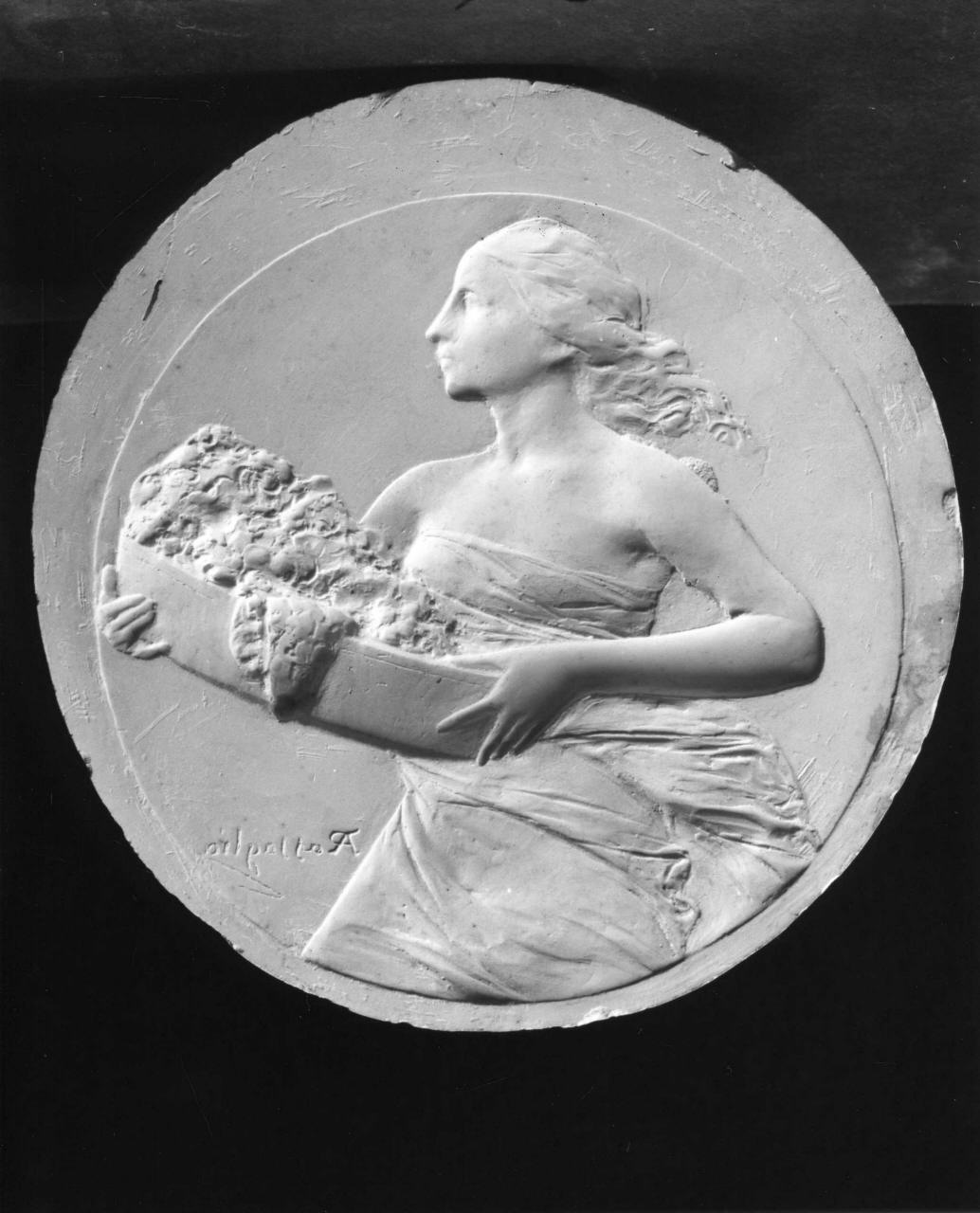 figura femminile (rilievo) di Passaglia Augusto (primo quarto sec. XX)