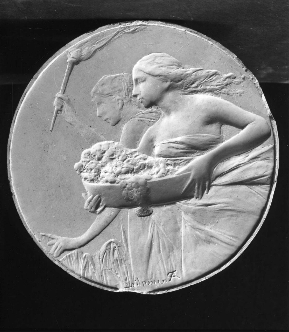 figure femminili (rilievo) di Passaglia Augusto (primo quarto sec. XX)