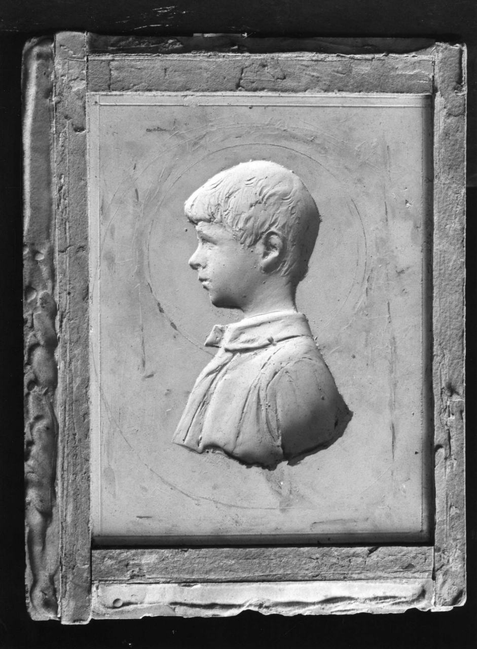 bambino di profilo (calco di formella) di Passaglia Augusto (primo quarto sec. XX)