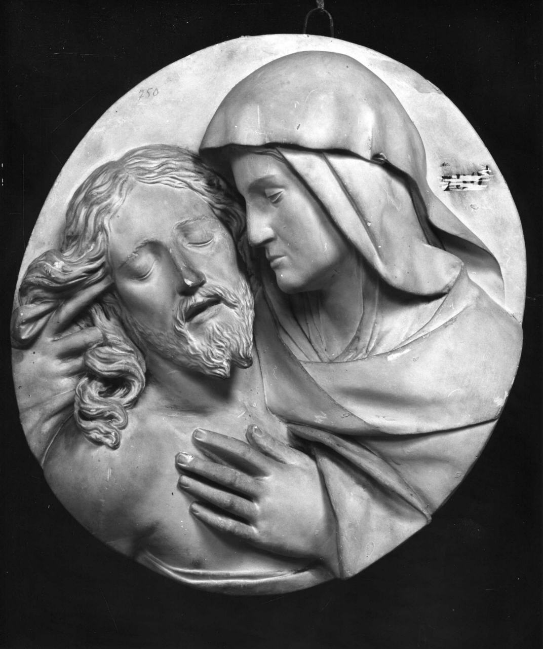 pietà (rilievo) di Lelli Oronzio (attribuito) (ultimo quarto sec. XIX)