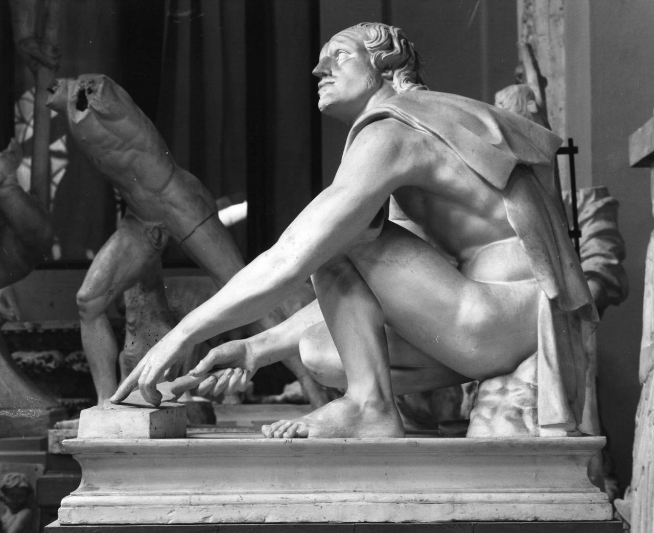 Scita o Arrotino, figura maschile seduta (statua) di Lelli Giuseppe (bottega) (ultimo quarto sec. XIX)