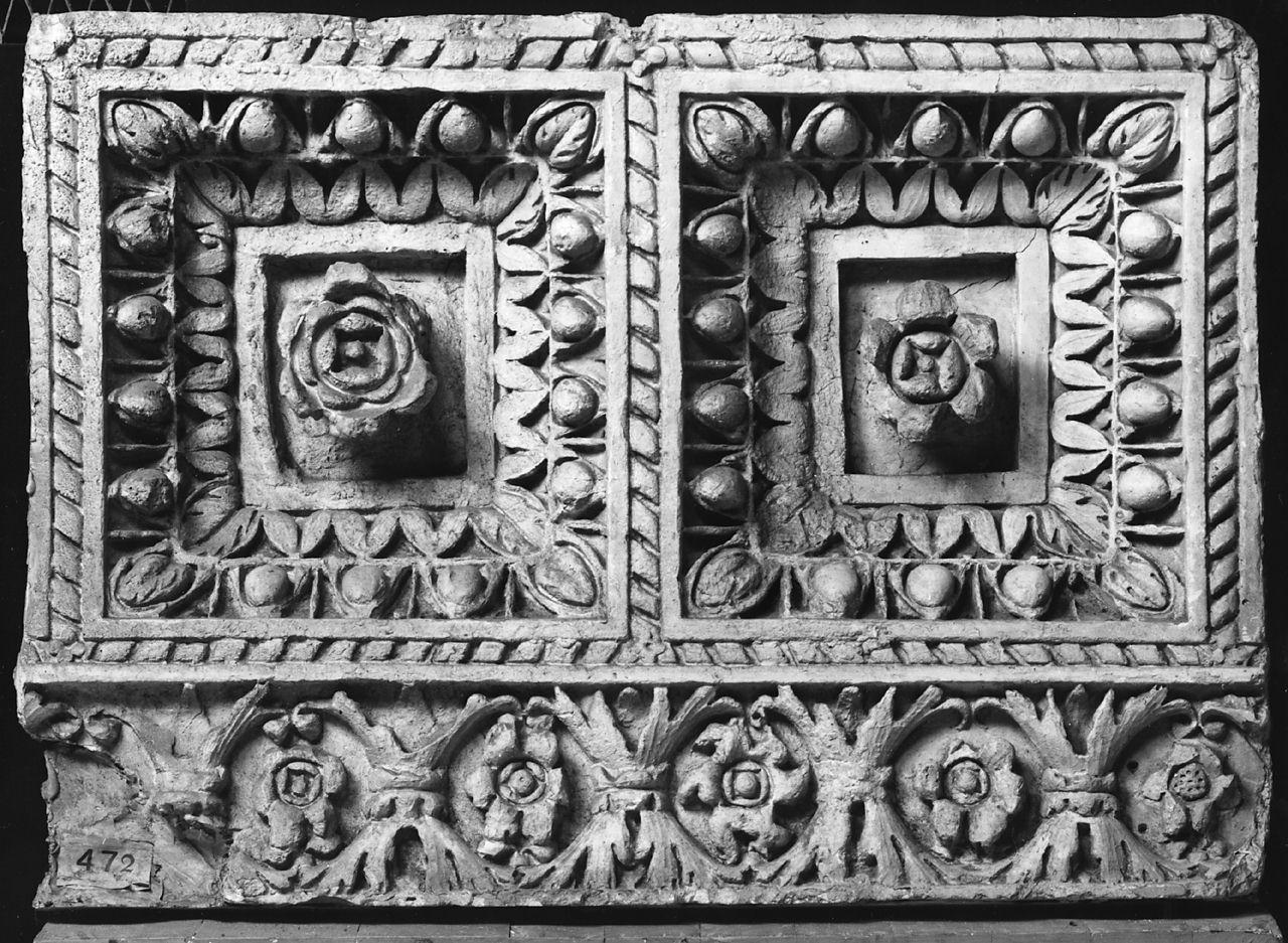 motivi decorativi a cassettoni con rosette (rilievo) - produzione italiana (sec. XX)
