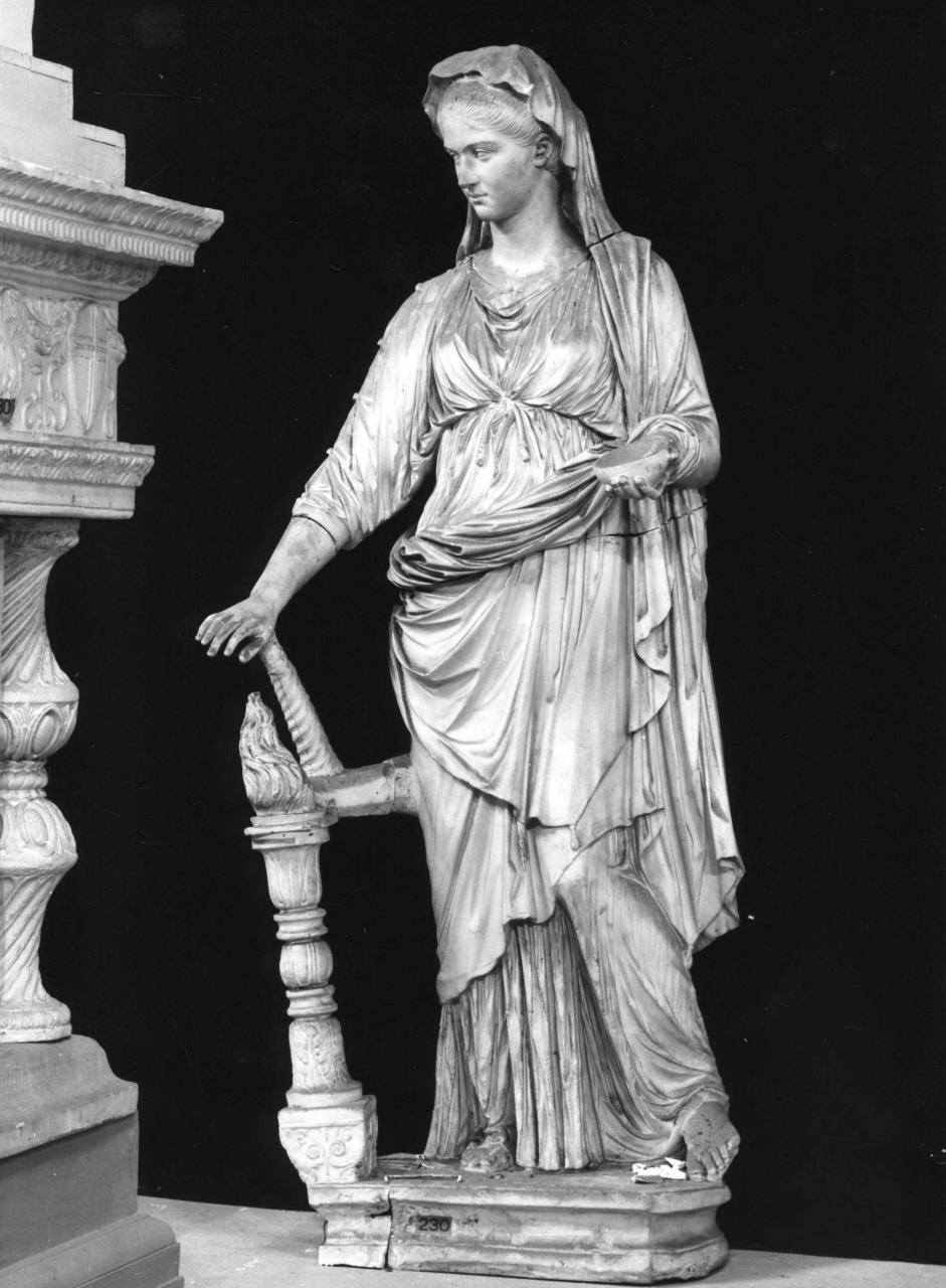 vestale, figura femminile panneggiata (statua) di Lelli Luigi (bottega) (secc. XIX/ XX)