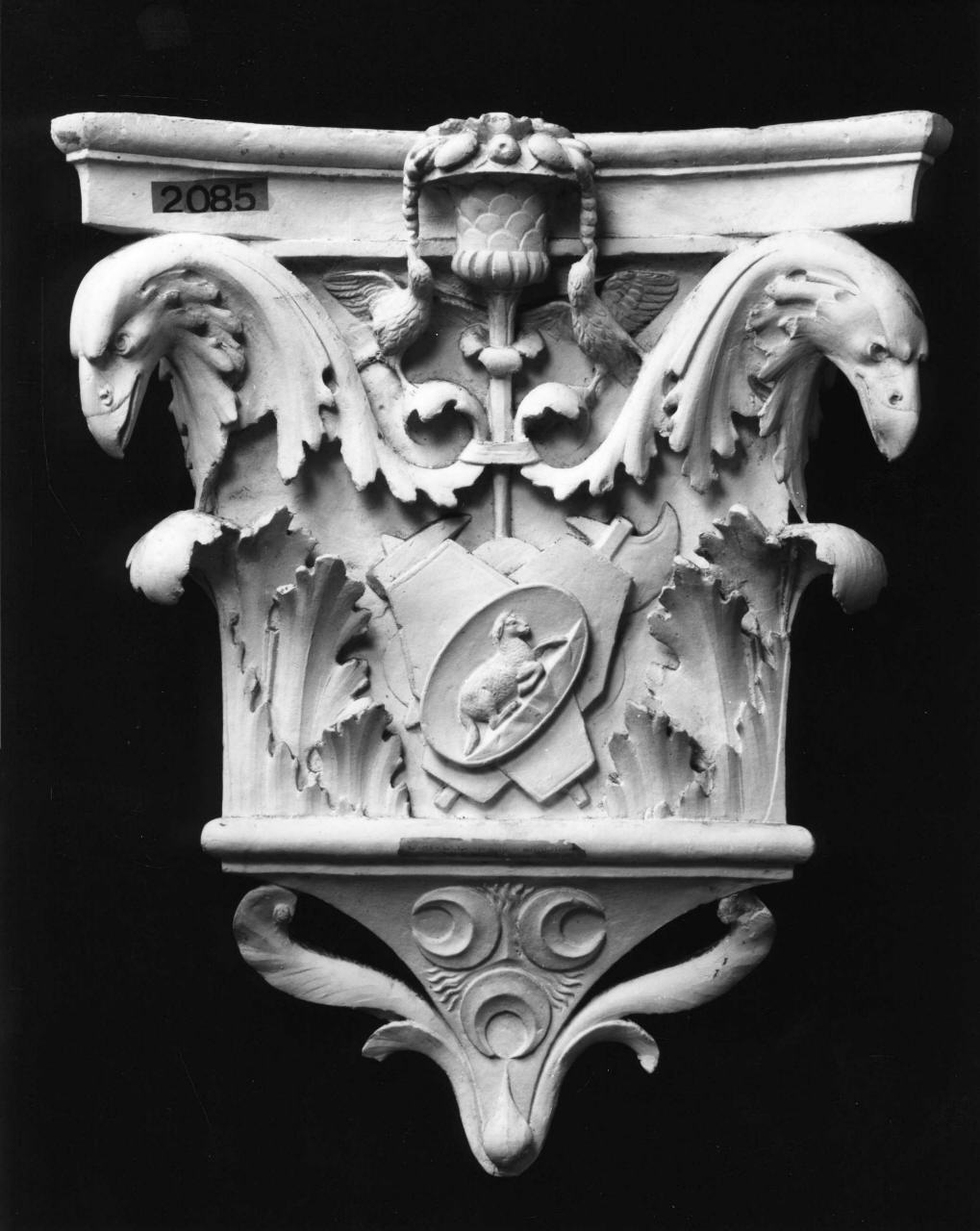 capitello - produzione italiana (sec. XX)