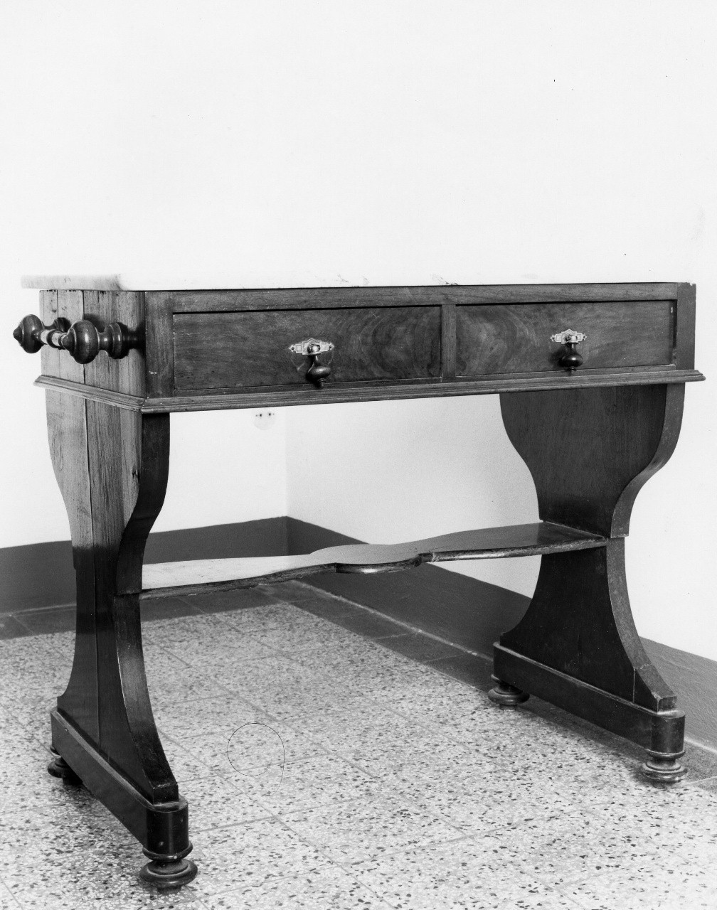 tavolino da toeletta - bottega toscana (sec. XIX)