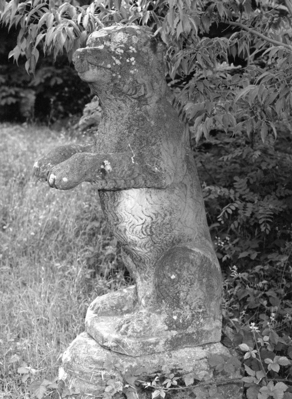 orso con palla in bocca (statua) - manifattura italiana (sec. XVIII)