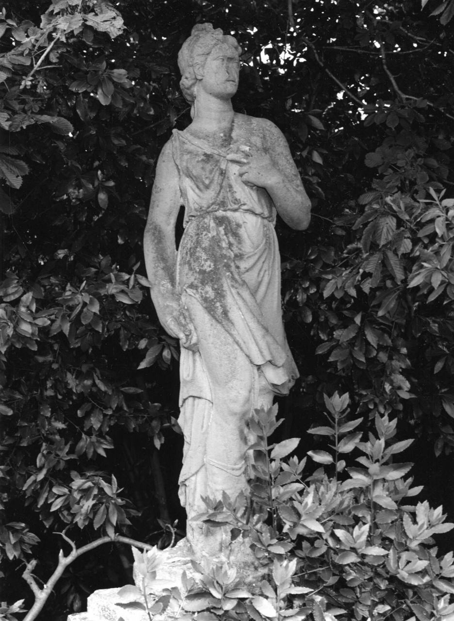 figura femminile, divinità agreste (statua) - manifattura italiana (sec. XVIII)