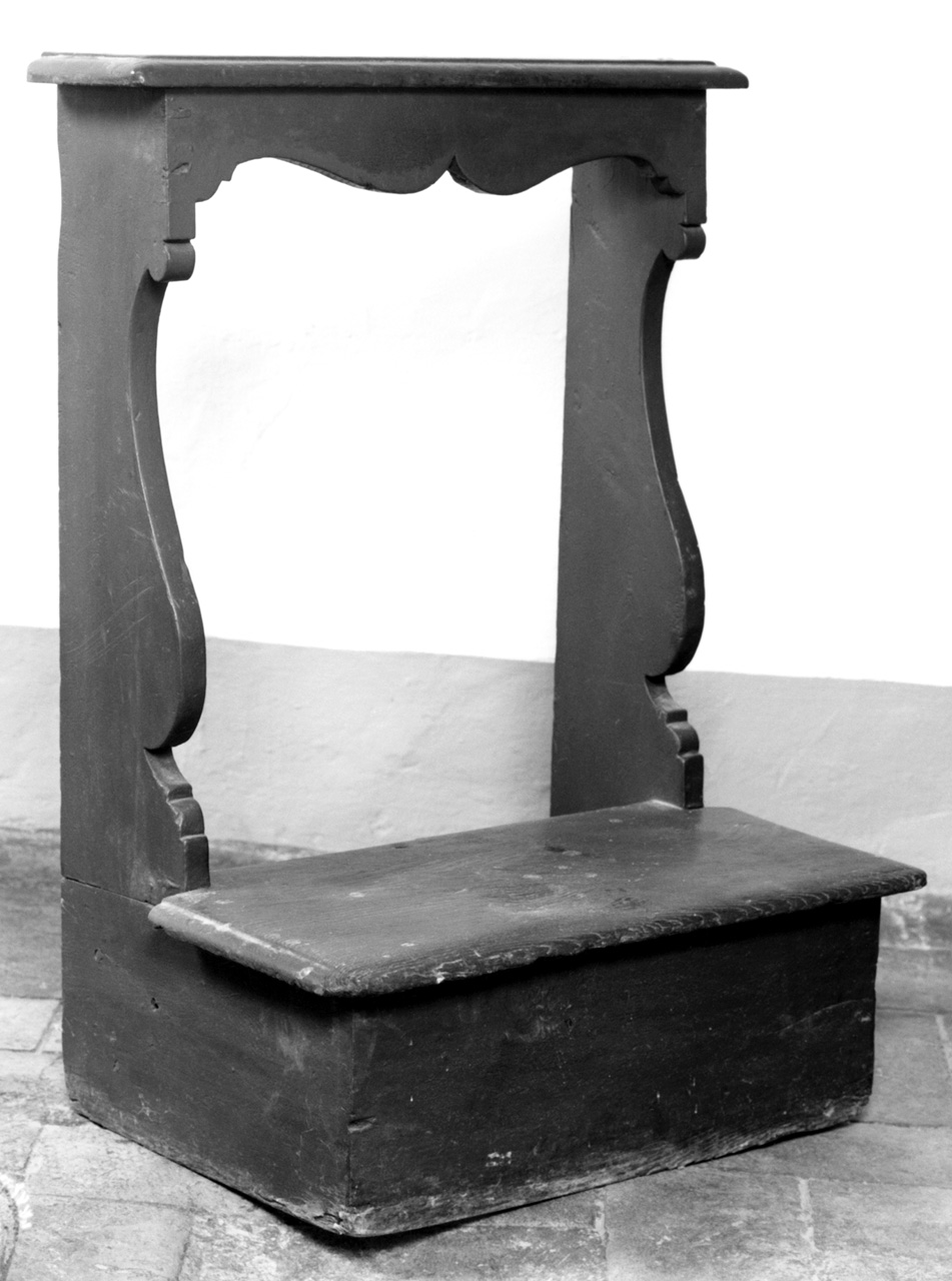 inginocchiatoio, serie - produzione toscana (primo quarto sec. XX)