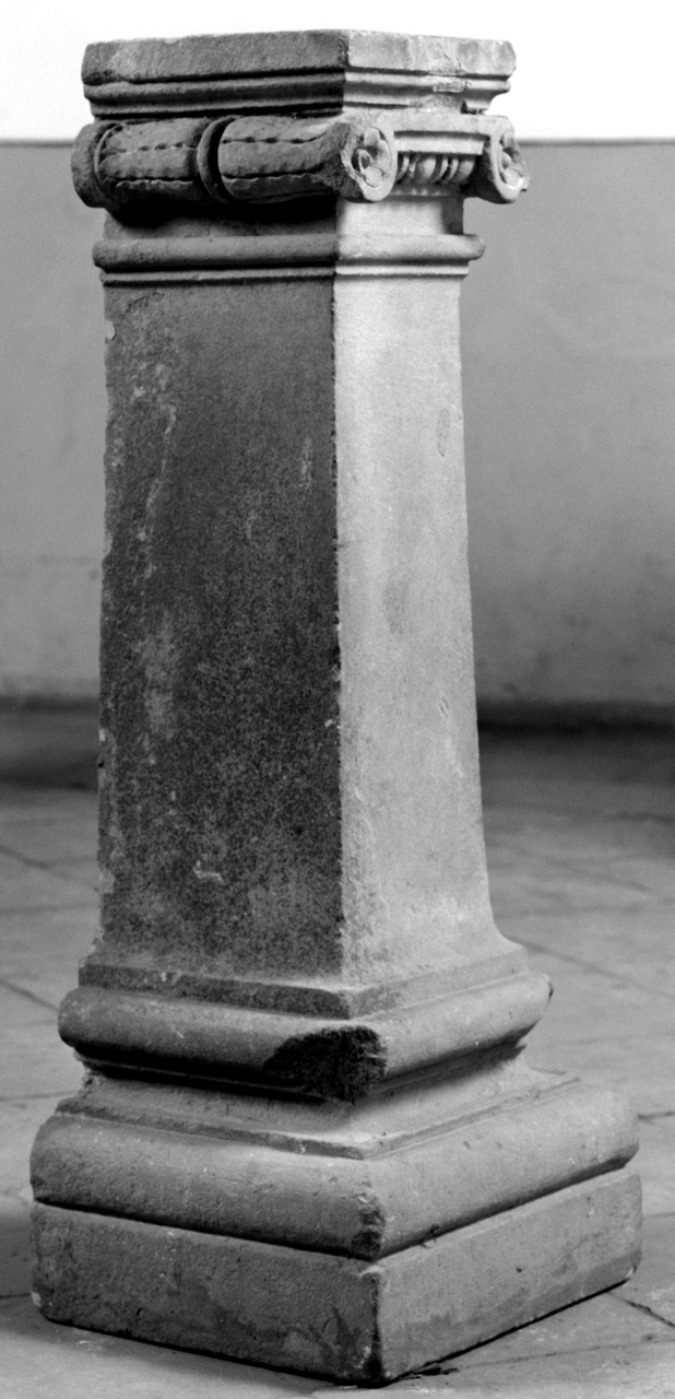 base - manifattura toscana (seconda metà sec. XIX)