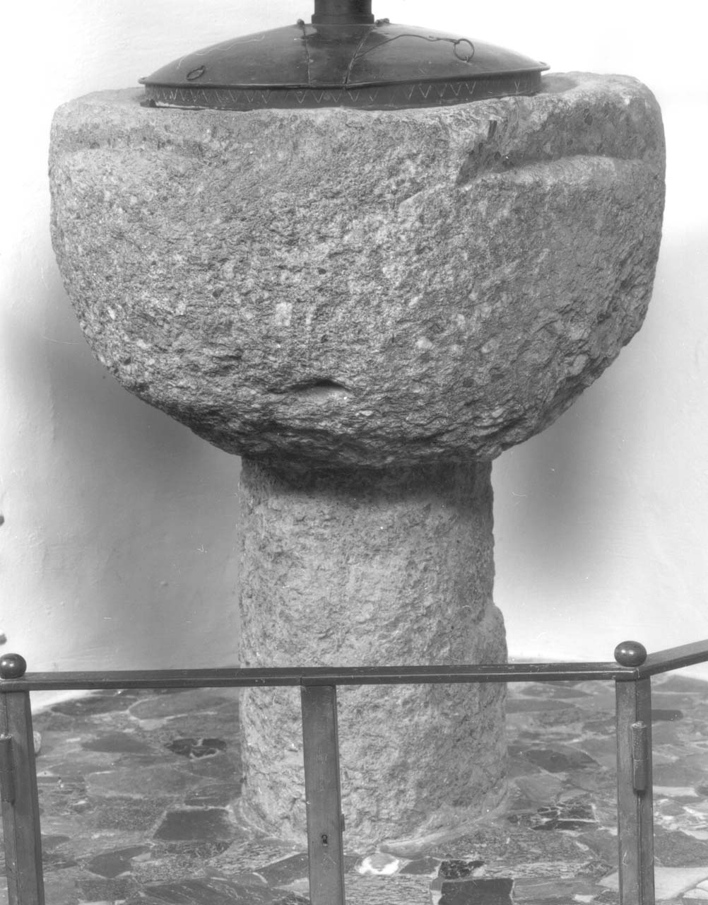 fonte battesimale - manifattura toscana (sec. XI)