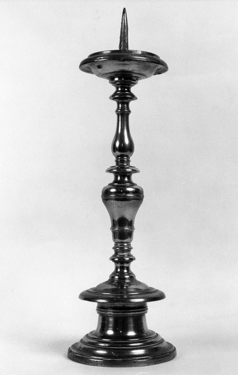 candeliere d'altare, serie - bottega toscana (sec. XVIII)