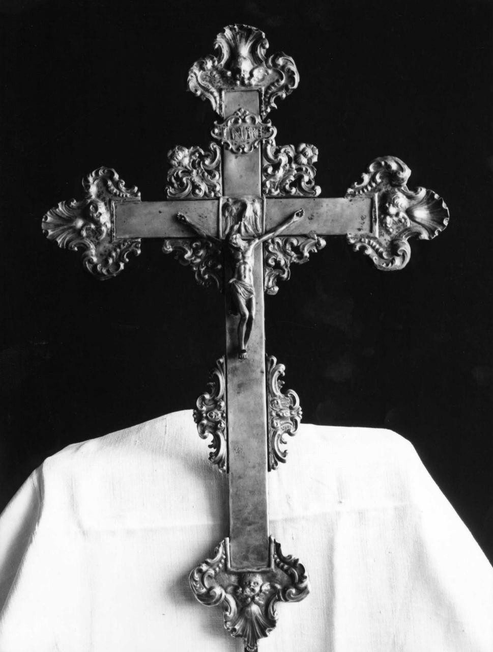 Cristo crocifisso (croce d'altare, elemento d'insieme) - bottega toscana (sec. XVIII)