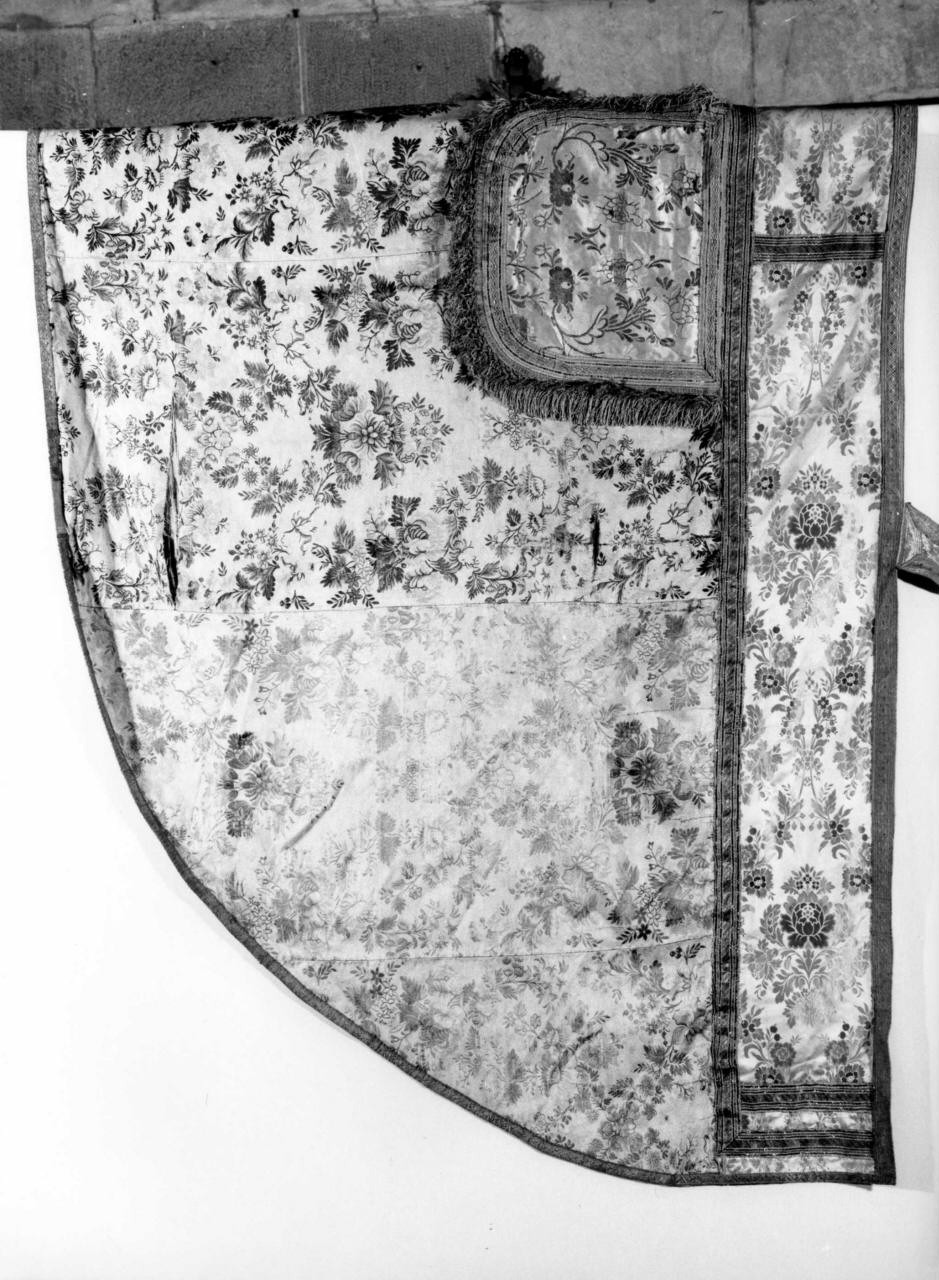 piviale, elemento d'insieme - manifattura italiana (metà, prima metà sec. XVIII, sec. XIX)