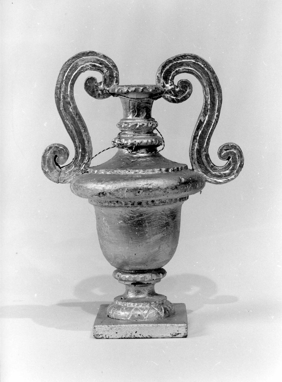 vaso d'altare con composizione floreale, serie - bottega toscana (metà sec. XVIII)